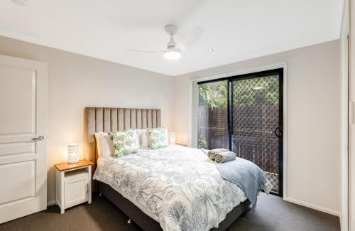 Newtown Apartment | Contemporary & Convenient - City Fringe Townhouse!