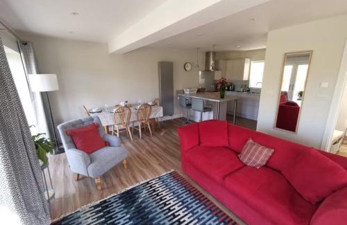 Petersfield House | Contemporary Cottage outside South Harting
