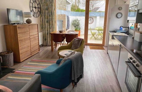 Treknow Cottage | Contemporary cottage in coastal village