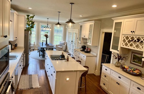 Franklin House | Contemporary Country Charm! Minutes from Franklin, Cool Springs & Nashville!