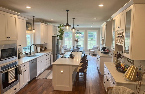 Franklin House | Contemporary Country Charm! Minutes from Franklin, Cool Springs & Nashville!