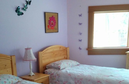 Taghum House | Contemporary Country Home. Incredible Mountain Views. Peaceful Location.