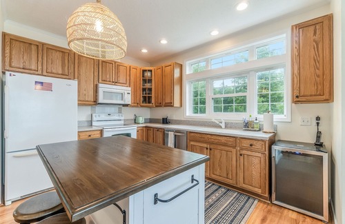 Lake Township Cottage | Contemporary Crystal Lake Beachfront Cottage