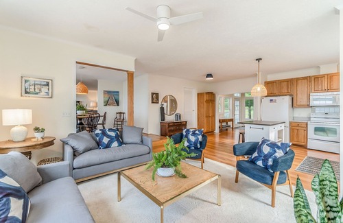 Lake Township Cottage | Contemporary Crystal Lake Beachfront Cottage