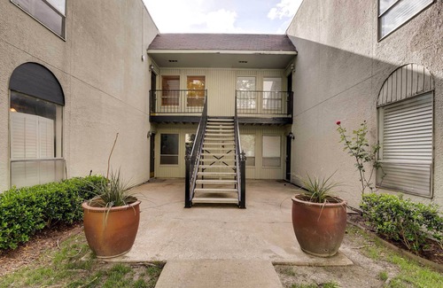 Knox - Henderson Apartment | Contemporary Dallas Condo w/Pool Access!