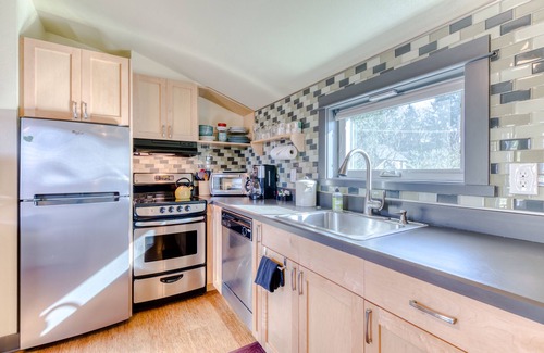 Concordia Apartment | Contemporary dog-friendly studio w/cable, WiFi, and private balcony