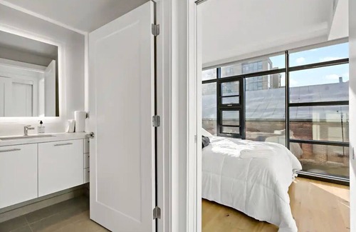 Shaw Bed & Breakfast | Contemporary | Downtown | Views | Luxury