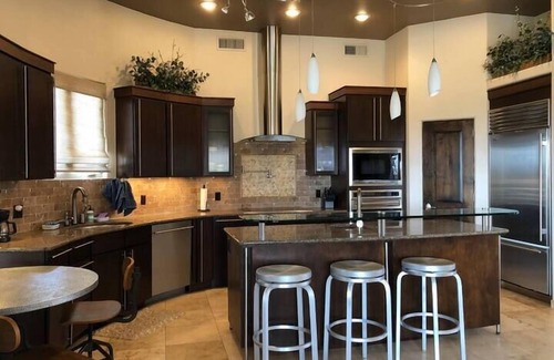 Las Cruces House | Contemporary Elegance