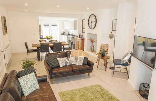 Harrogate House | Contemporary & elegant, 3-bedroom house a short walk from Harrogate's center.