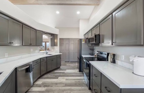 Clarkdale House | Contemporary, elevated, open-concept chateau with 4-bedrooms - Sedona Views