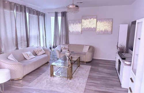 Killeen House | Contemporary family-friendly 4-bedroom home in Killeen, located near Fort Hood!