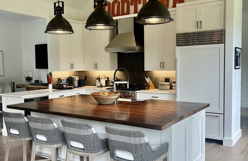 Wilson House | Contemporary Farm House .2 miles from downtown Wilson