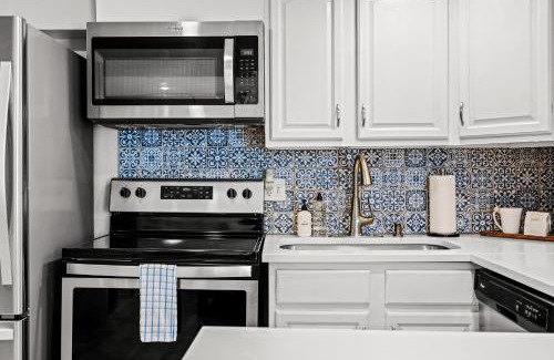 West Colfax Apartment | Contemporary Finishes - Studio Apt - Sloans Lake