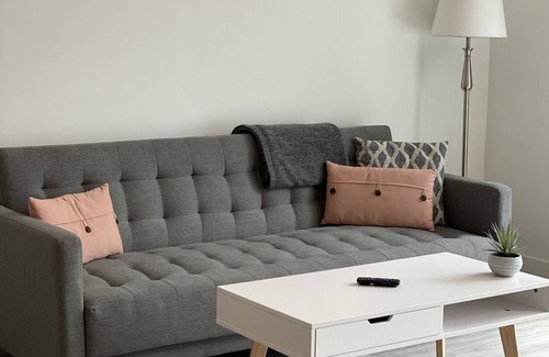 Regional District of Nanaimo Apartment | Contemporary Flat