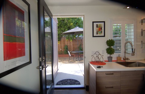 Napa Apartment | Contemporary Flat w/Gentleman's Vineyard - 1 Block to Downtown Napa! Non-Hosted