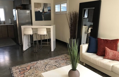 Napa Apartment | Contemporary Flat w/Gentleman's Vineyard - 1 Block to Downtown Napa! Non-Hosted