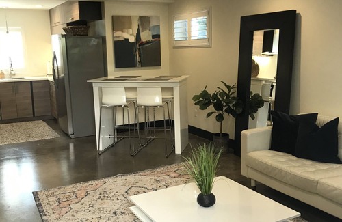 Napa Apartment | Contemporary Flat w/Gentleman's Vineyard - 1 Block to Downtown Napa! Non-Hosted