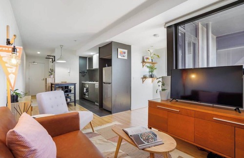 Footscray Apartment | Contemporary Footscray Convenience with parking