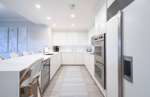 Seven Mile Beach Condo | Contemporary ground-floor beachside Residence located at The Ritz-Carlton
