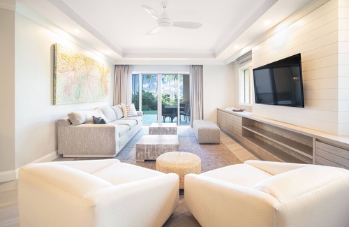 Seven Mile Beach Condo | Contemporary ground-floor beachside Residence located at The Ritz-Carlton