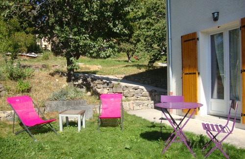 Le Sauze-du-Lac Apartment | contemporary gite between Ubaye and Durance overlooking the Serre Ponçon lake