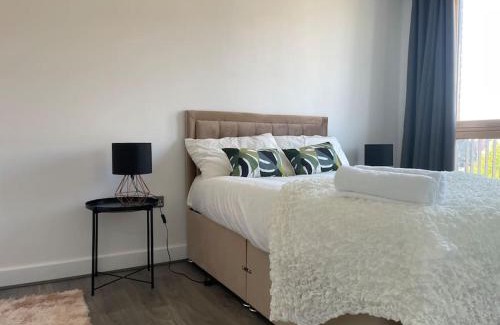 Dagenham House | Contemporary Haven: 4-Bed House in Dagenham