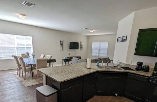 Austin House | Contemporary haven 4bd 2bd Pro Photos coming soon!