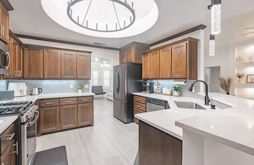 Amarillo House | Contemporary Haven Retreat w/KING BED Suite