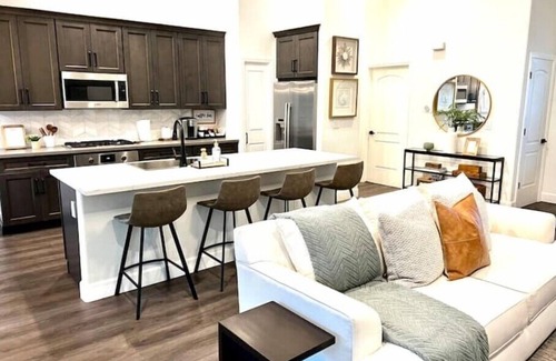 Raisin House | Contemporary Home in Best location!nnnn