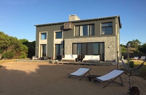 Rocha House | Contemporary Home on a Secluded Beach