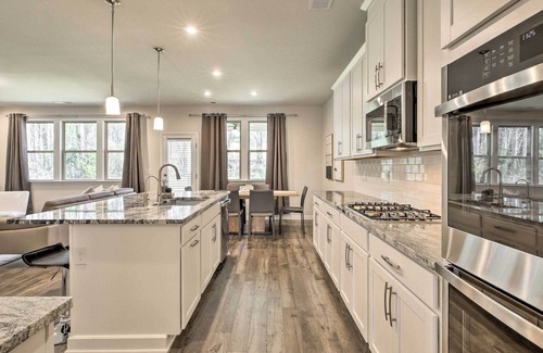 Lawrenceville House | Contemporary Home w/ Yard - 27 Mi to Atlanta!