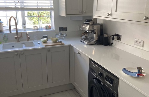 Fleet House | Contemporary house Business Only close to Golf & Farnham /EV electric charger