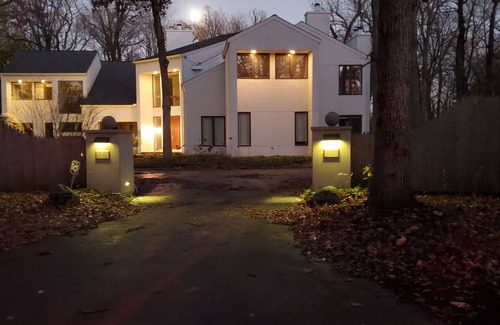 Lake Forest House | Contemporary house with partial lake views/quiet and private area/gut reno/2023