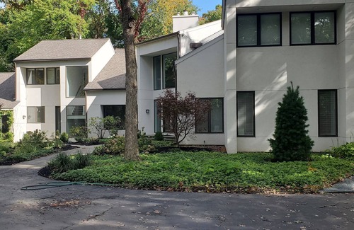 Lake Forest House | Contemporary house with partial lake views/quiet and private area/gut reno/2023
