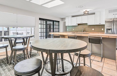 Scottsdale Estates Ten House | Contemporary house with private pool, central AC, washer/dryer, grill & patio