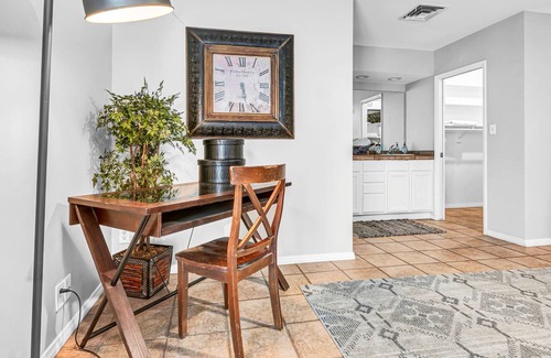 Scottsdale Estates Ten House | Contemporary house with private pool, central AC, washer/dryer, grill & patio