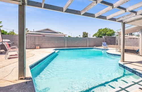 Scottsdale Estates Ten House | Contemporary house with private pool, central AC, washer/dryer, grill & patio