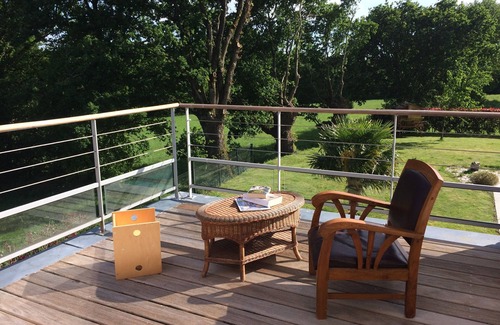 Locmine House | Contemporary house with swimming pool, jacuzzi and gym.