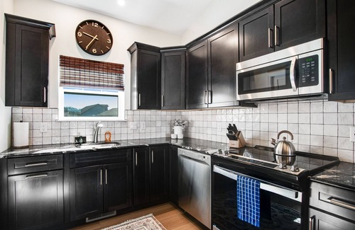 Baraboo House | Contemporary house with central AC, gas fireplace, gas grill, and full kitchen