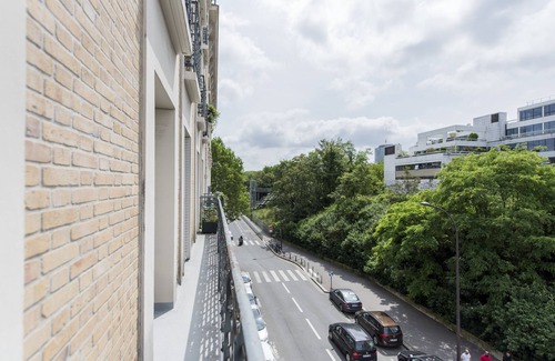 Quartier de Javel Apartment | Contemporary in Balard, by Veeve