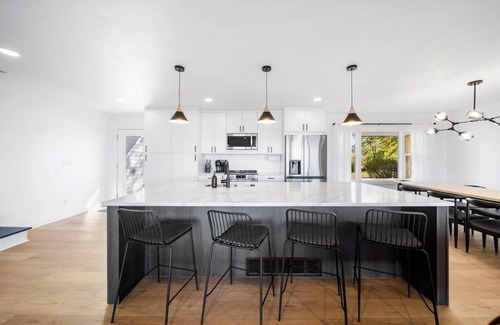 Willoughby House | Contemporary Lake Home with Breathtaking Sunrise and Sunset Views