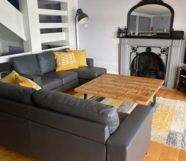 Milford Haven House | Contemporary living with amazing views. Pembrokeshire