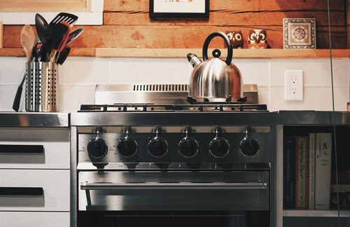 North End House | Contemporary Log Guesthouse with Sauna: Historic North End - Perfect for Couples