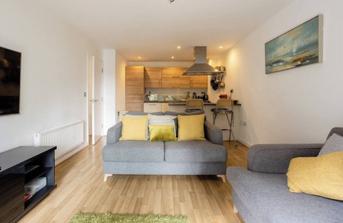 Bromley North Apartment | Contemporary London Apartment with great transport links into Central London