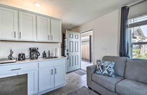 Los Banos Apartment | Contemporary Los Banos Studio < 3 Mi to Dtwn!