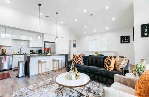 OST - South Union House | Contemporary luxe home 10mins from DT Houston!