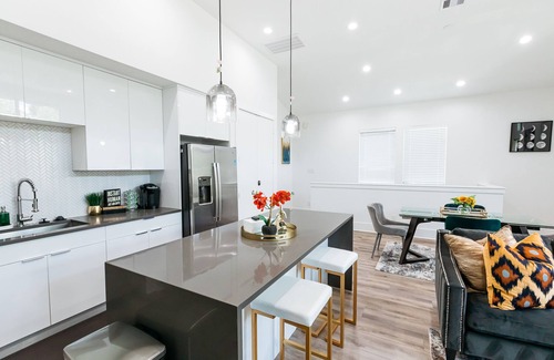 Riverside Terrace House | Contemporary Luxe home 10mins from DT Houston