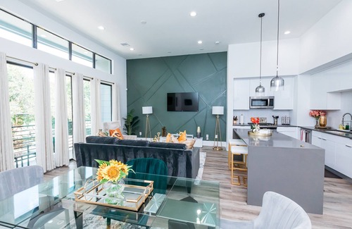 Riverside Terrace House | Contemporary Luxe home 10mins from DT Houston