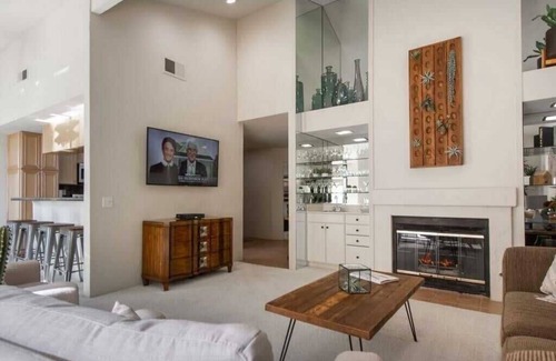 Palm Desert Condo | Contemporary Luxurious Desert Condo in PVCC