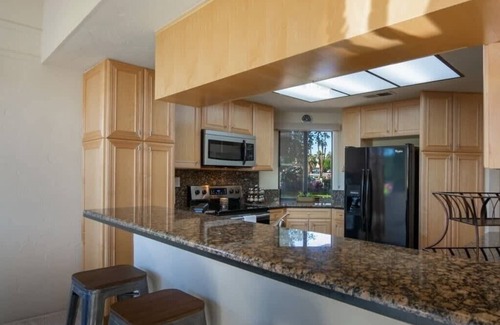 Palm Desert Condo | Contemporary Luxurious Desert Condo in PVCC